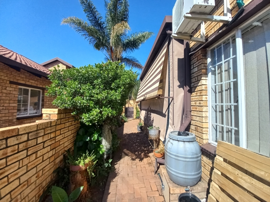 3 Bedroom Property for Sale in Safari Gardens North West
